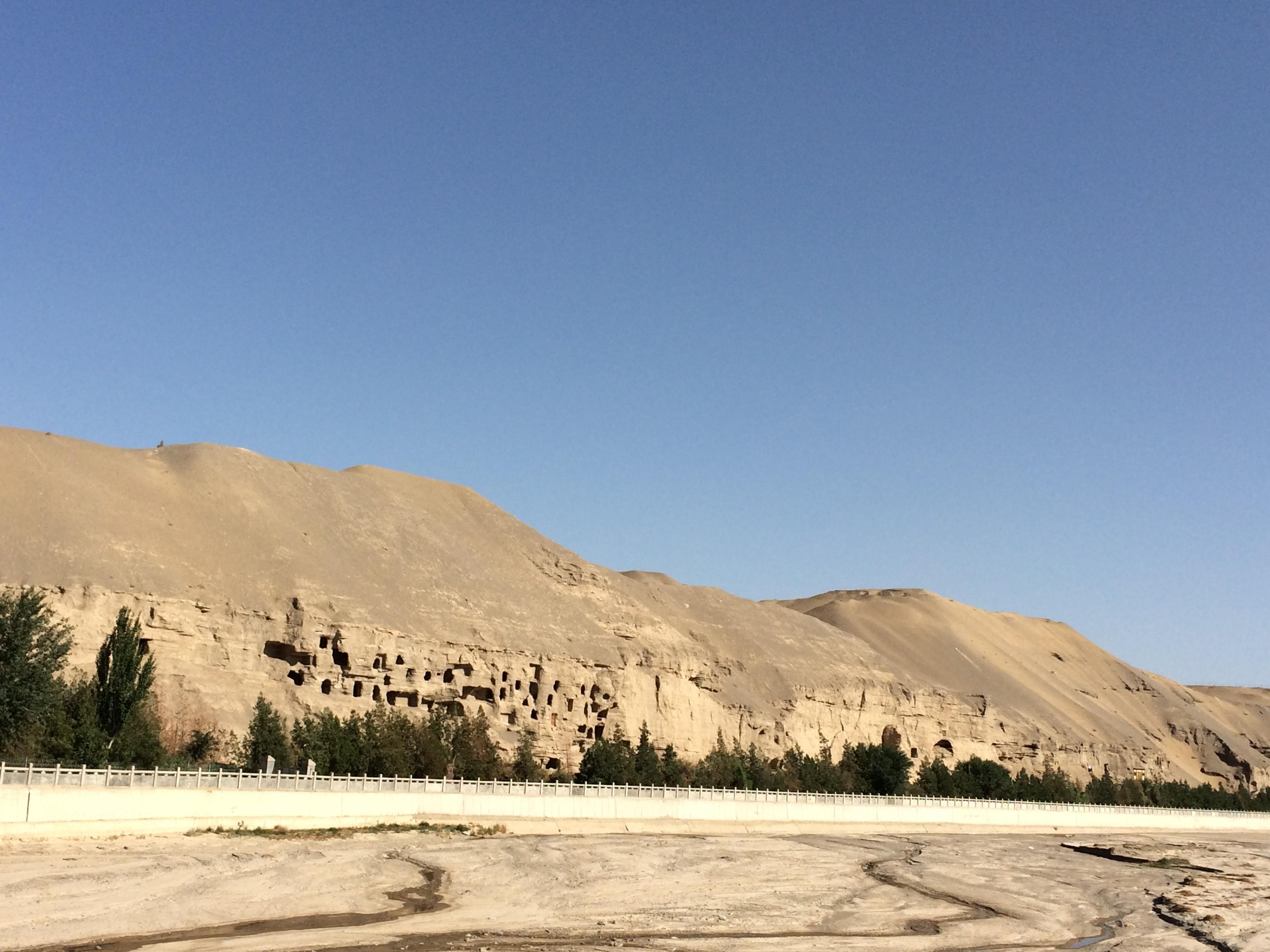 敦煌莫高窟介绍_敦煌壁画特点_敦煌莫高窟历史沿革