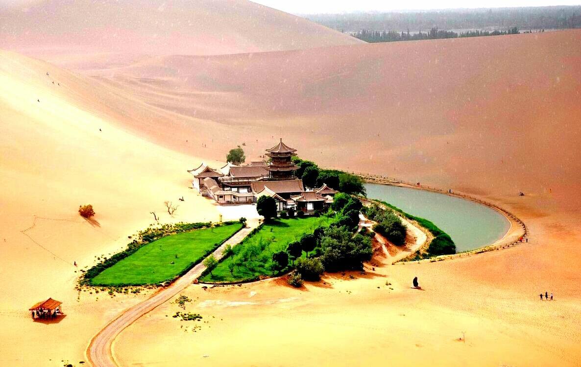 敦煌莫高窟介绍_敦煌壁画特点_敦煌莫高窟历史沿革