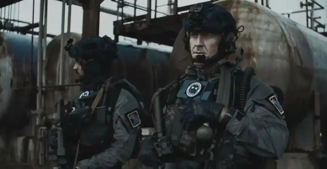 残阳猎杀剧情解析_生死狙击 2025 电影_2025年顶级枪战动作片推荐