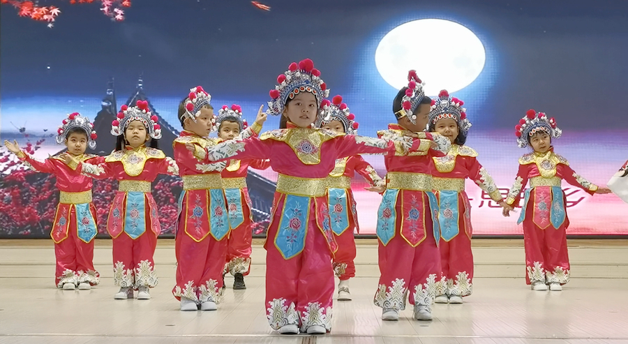 上海探索以“戏曲进校园”推进“文化援疆”
