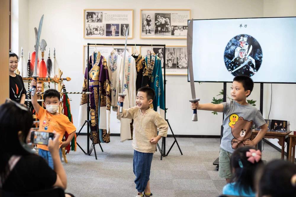 从学钢琴、学英语到学戏曲、学沪语，上海家长变了？