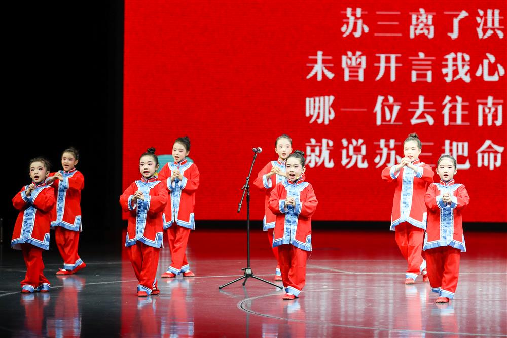 上海戏曲学校_上海京剧团王珮瑜瑜音社京剧小科班_上海少儿学京剧机构