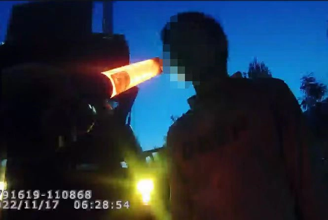 男子涉嫌酒驾，面对交警询问竟谎称嚼槟榔导致