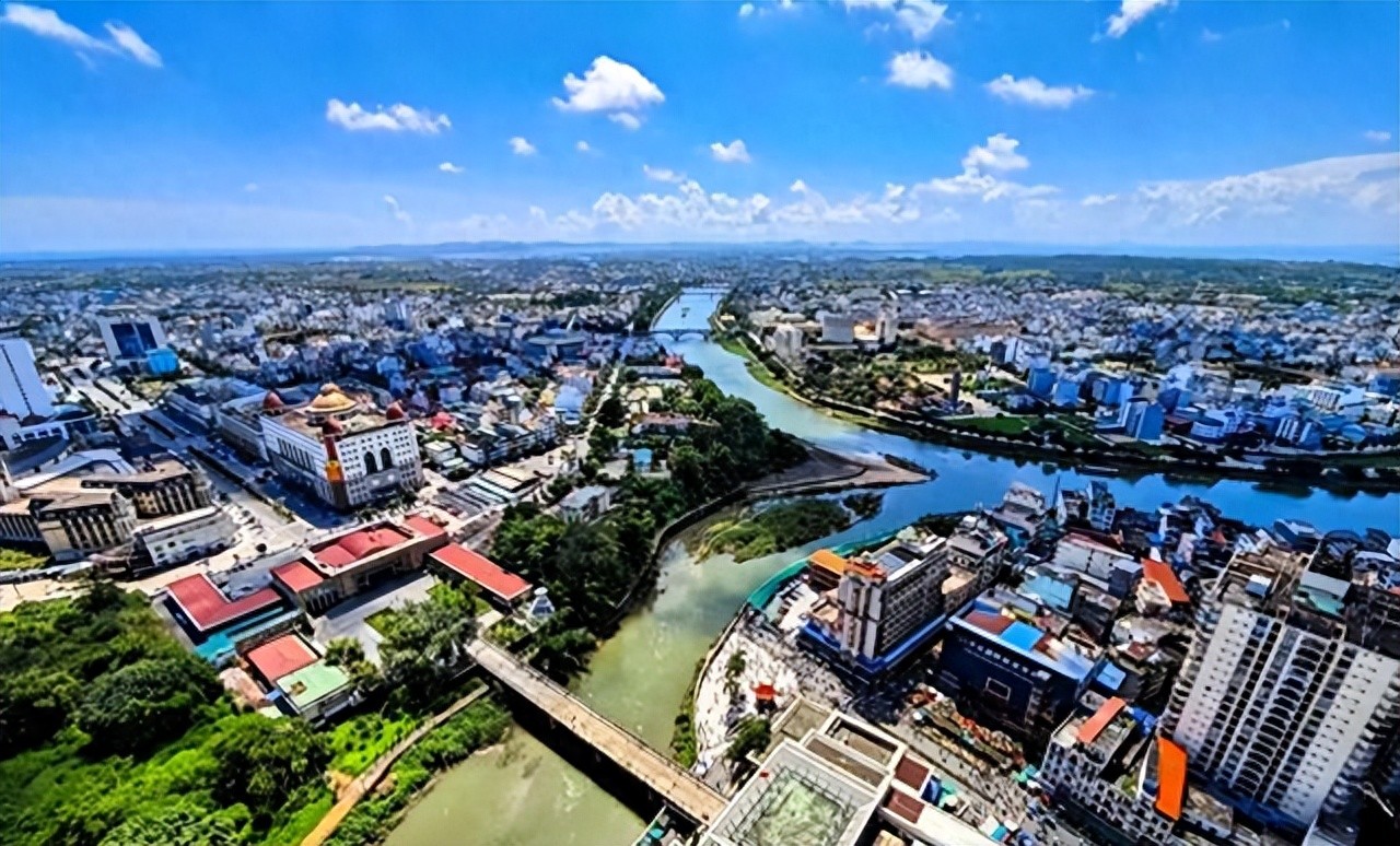 我和老伴在广西东兴待了半年，终于明白，为啥大家都愿意来东兴了