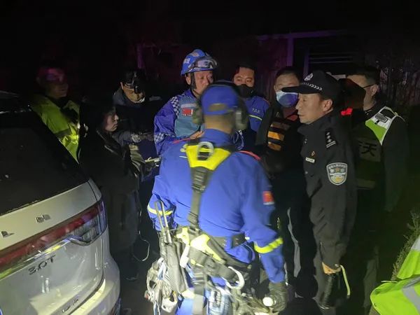 太原：22名驴友被困深山 公安紧急搜救已全部脱险