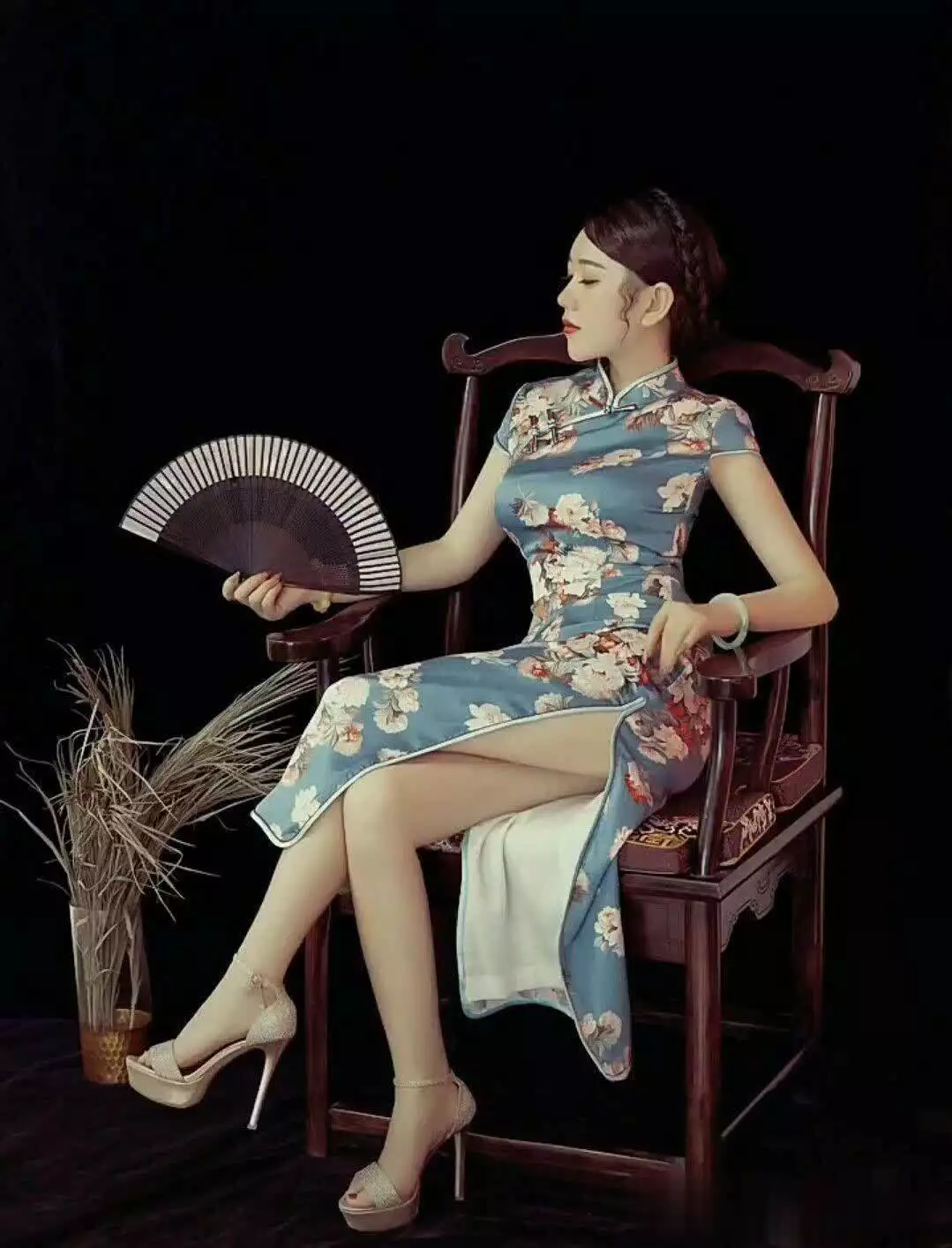 开衩裙凭啥显腿长？秘密全在这2个设计里