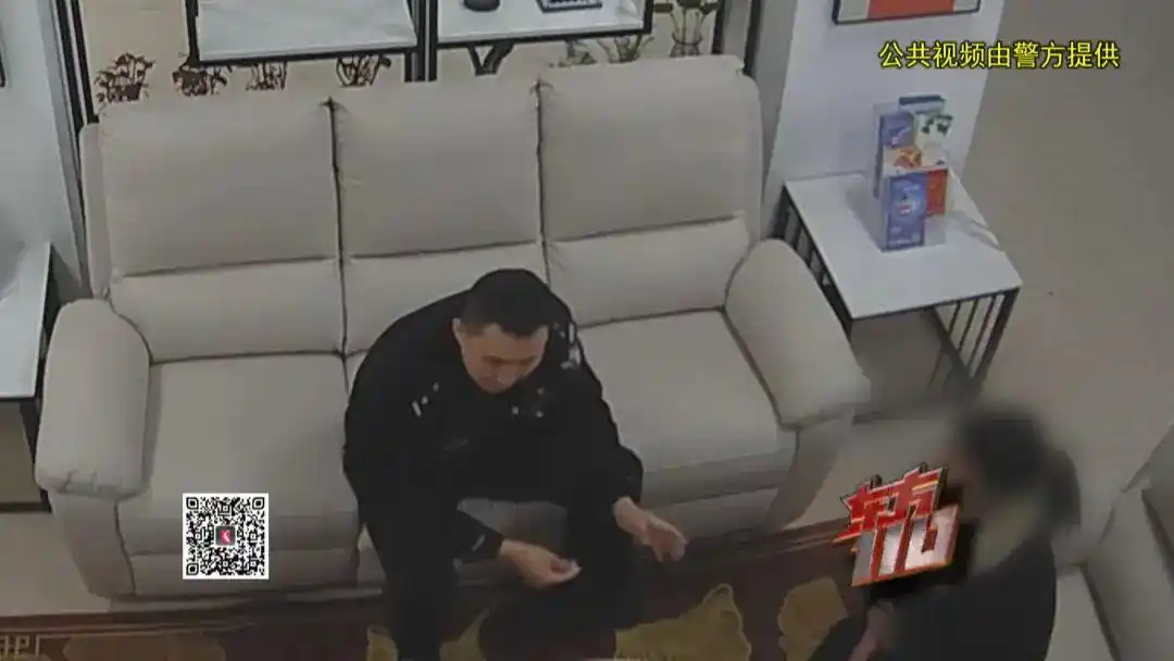 13岁女孩失联7天竟躲空房间玩手机_青春期母女矛盾调解_离家出走失联两天报警