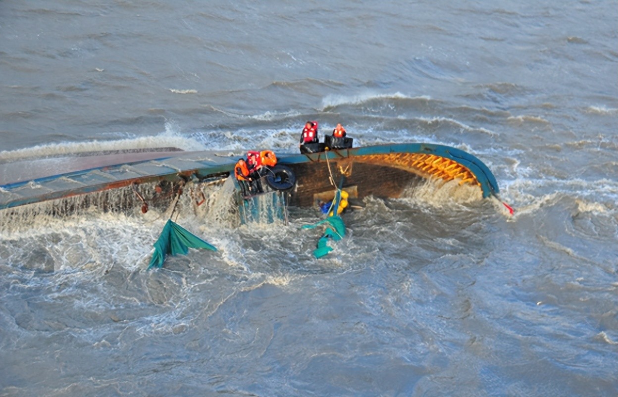 “待在原地” 成绝响！世越号沉船细节曝光，真相藏了十年？