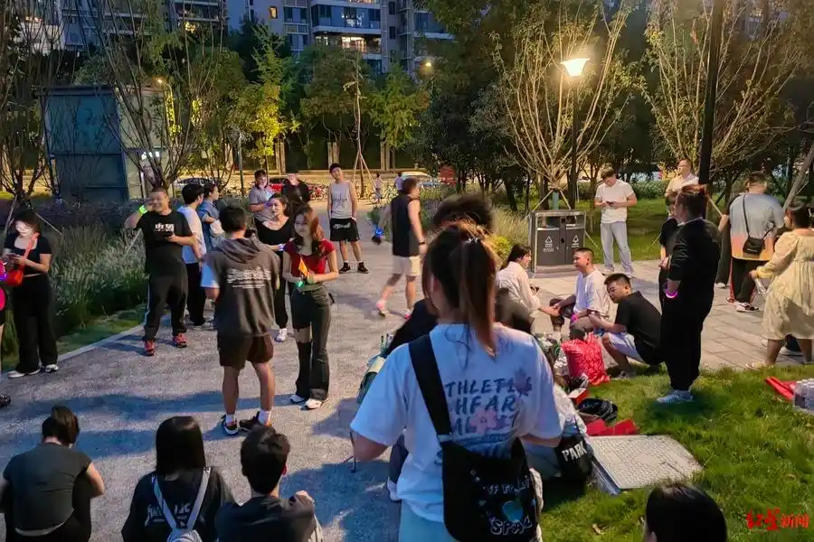 共享位置捉迷藏游戏_躲猫猫游戏大全_新型线下躲猫猫