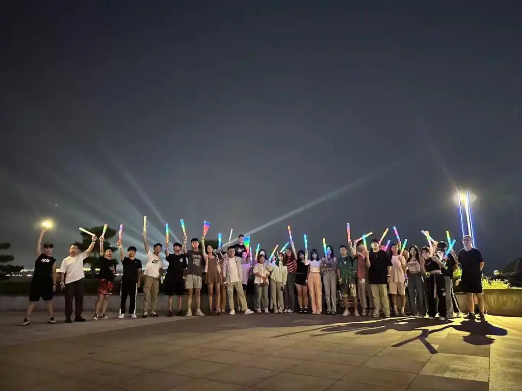 有人一周玩4次，躲猫猫游戏风靡！记者亲身体验，发现多数人为交友而来