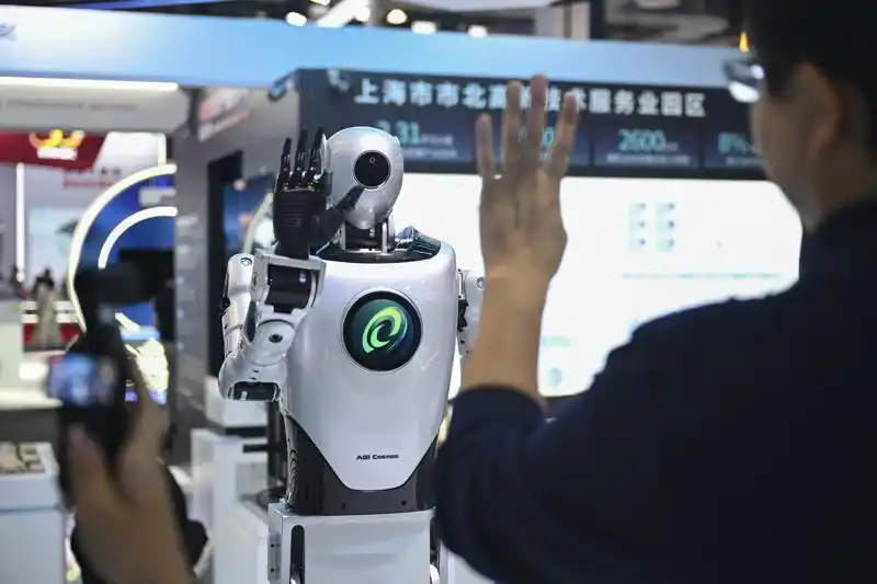 顶级大佬齐呼吁:暂停超级智能研发_超级智能风险控制_暂停超级智能研发