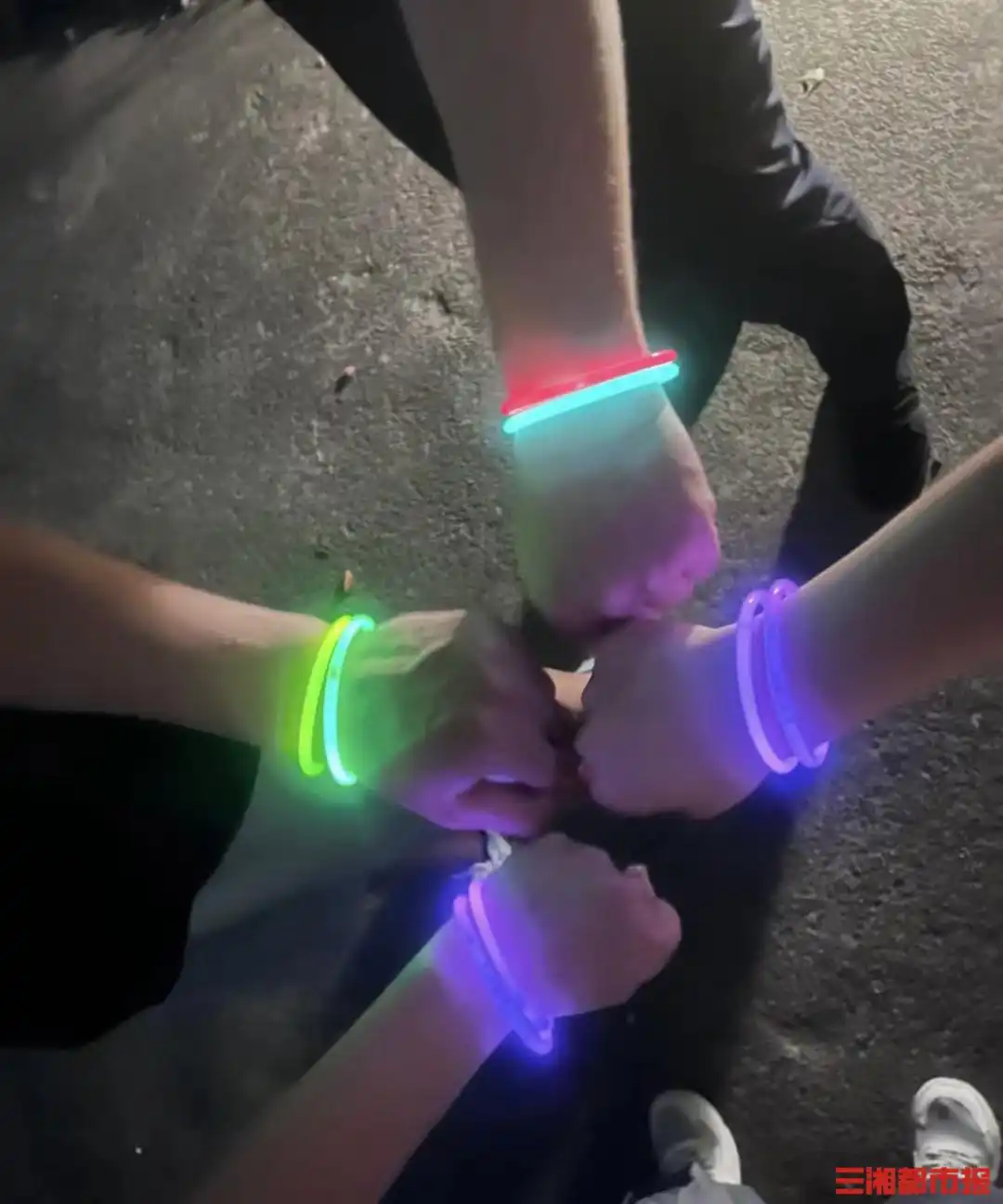 年轻人户外躲猫猫游戏_长沙成人躲猫猫俱乐部_躲猫猫游戏大全