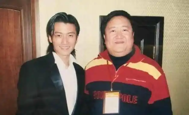 春晚笑脸哥真实身份_笑脸哥冉东升故事_冉东升春晚19年观众席