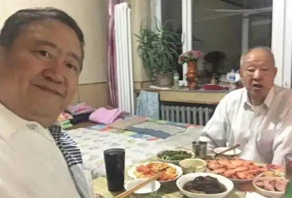 笑脸哥冉东升故事_春晚笑脸哥真实身份_冉东升春晚19年观众席