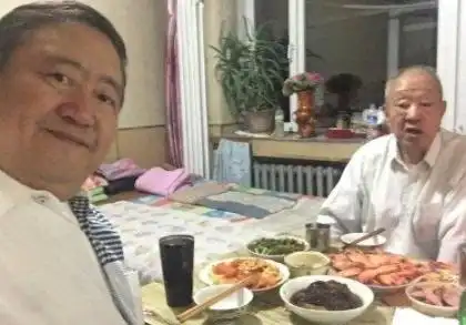 连续霸屏春晚19年笑脸哥缺席原因_春晚笑脸哥真实身份_笑脸哥现在怎么样了