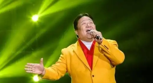 春晚笑脸哥真实身份_连续霸屏春晚19年笑脸哥缺席原因_笑脸哥现在怎么样了