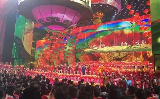 笑脸哥现在怎么样了_连续霸屏春晚19年笑脸哥缺席原因_春晚笑脸哥真实身份