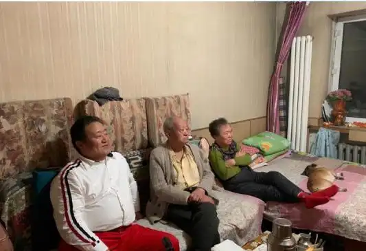 笑脸哥现在怎么样了_春晚笑脸哥真实身份_连续霸屏春晚19年笑脸哥缺席原因