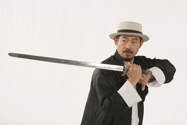 元华演示武术招式