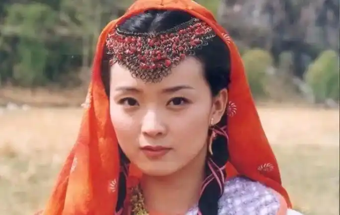 回顾王艳，23岁不顾反对嫁给大11岁富商，一碗白菜汤见证两人爱情