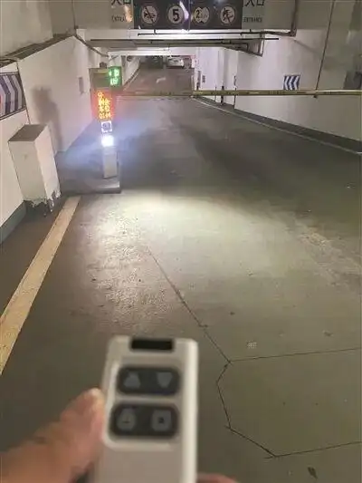 “万能遥控器”热卖，能开广州部分小区门禁，律师提醒