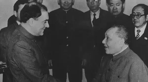 李显龙：美国常驻，中国又搬不走，亚洲国家怎么选