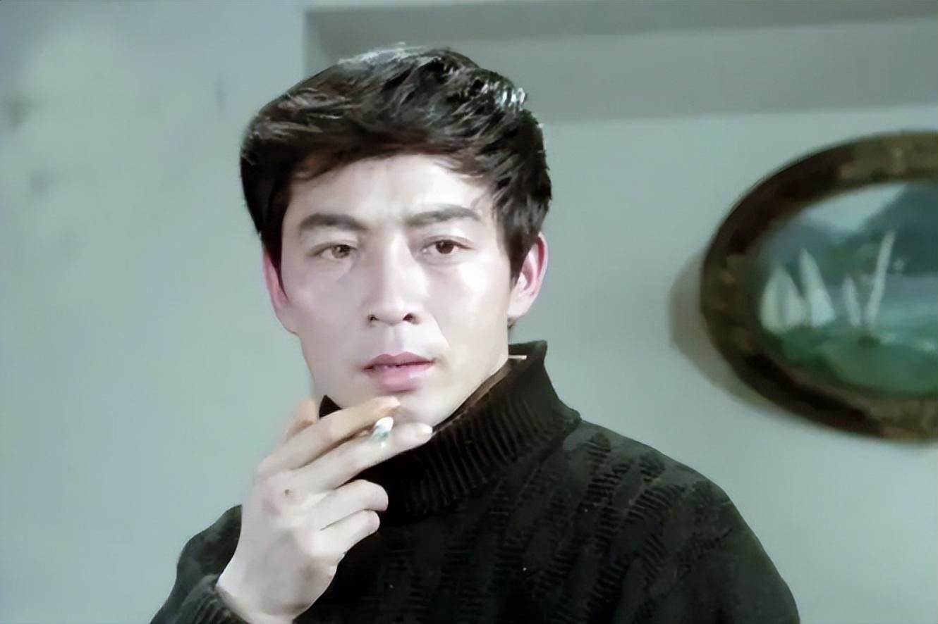 杨延晋 传记 事业爱情经历_洪融杨延晋儿子