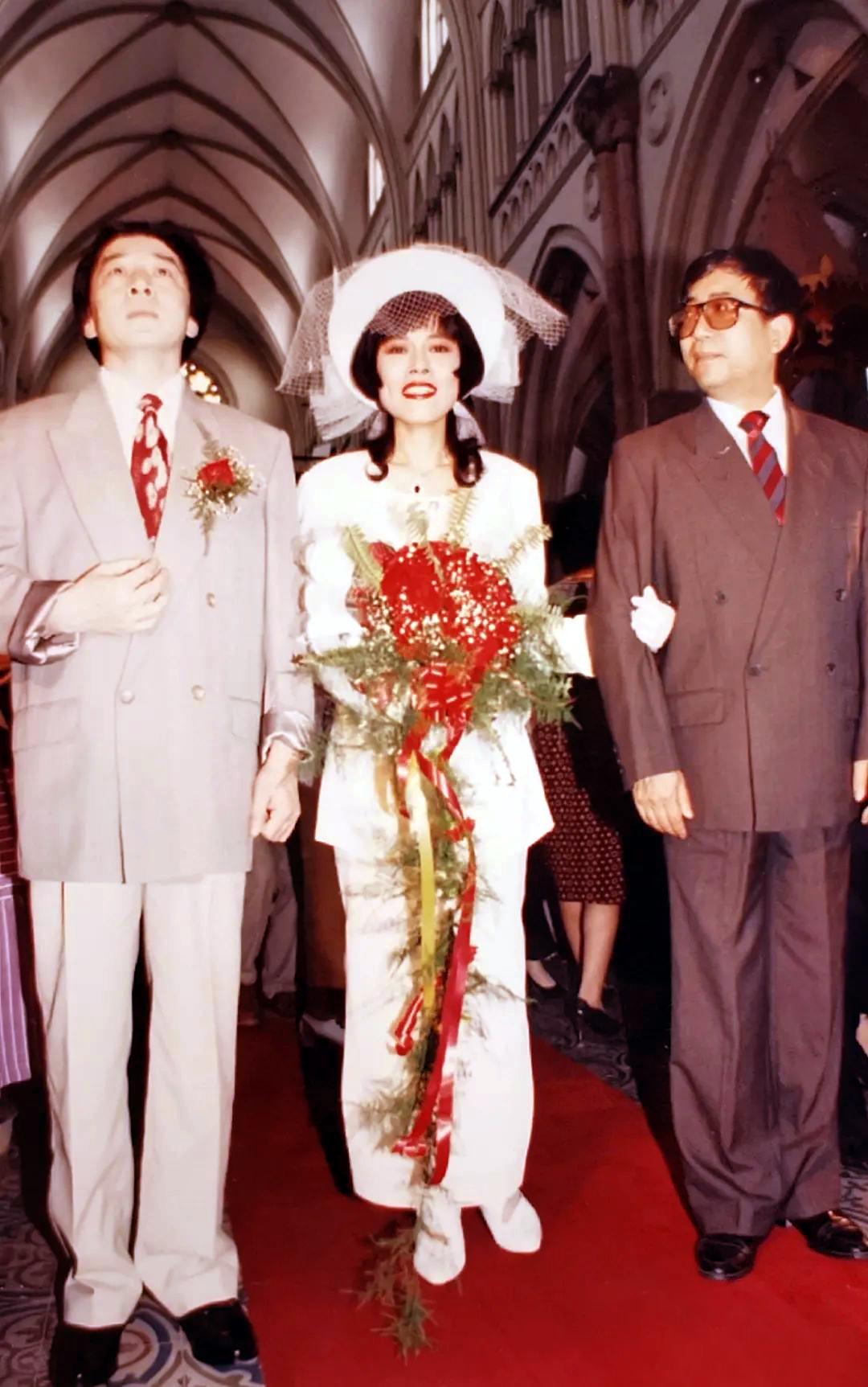 杨延晋 传记 事业爱情经历_洪融杨延晋儿子