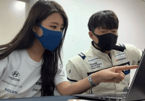 韩国美女赛车手郑宥娜_郑宥娜汽车测评视频_youna