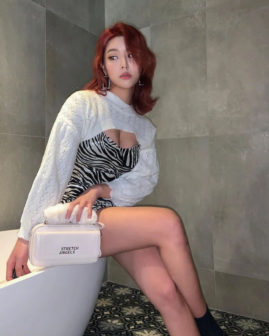 郑宥娜汽车测评视频_youna_韩国美女赛车手郑宥娜