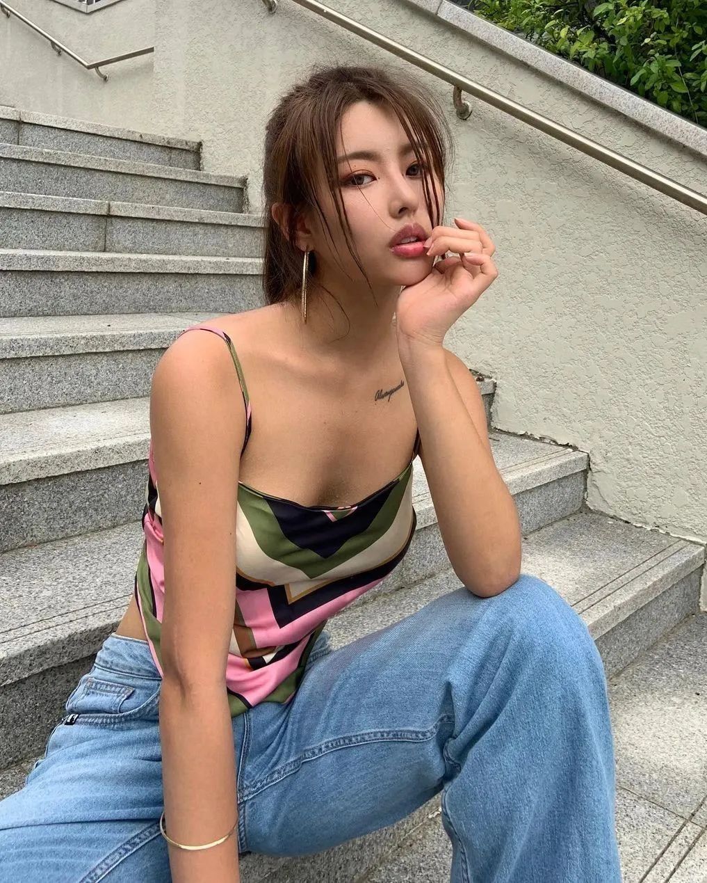 韩国美女赛车手郑宥娜_郑宥娜汽车测评视频_youna