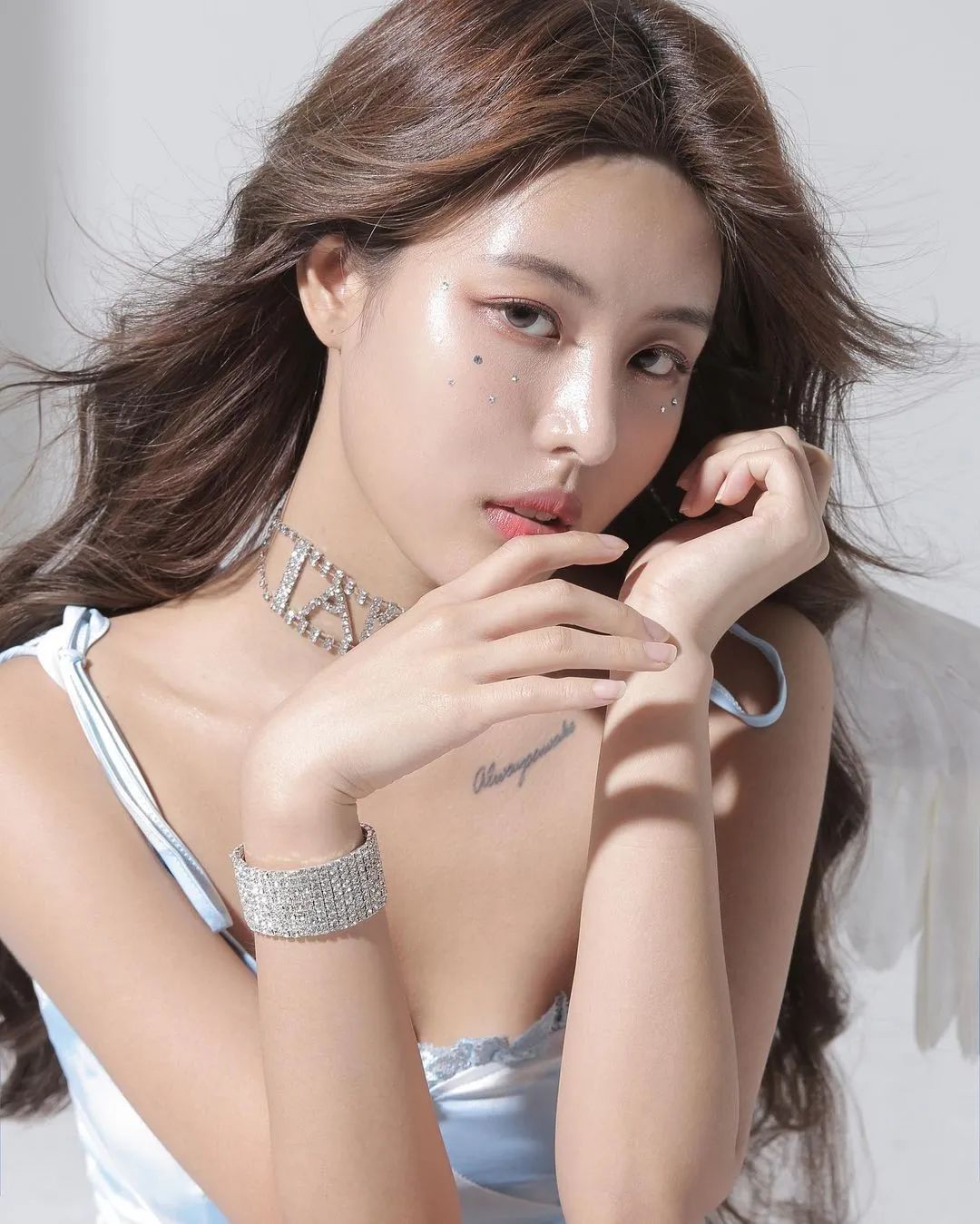 youna_韩国美女赛车手郑宥娜_郑宥娜汽车测评视频