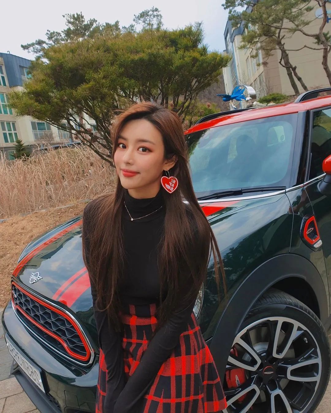 郑宥娜汽车测评视频_youna_韩国美女赛车手郑宥娜