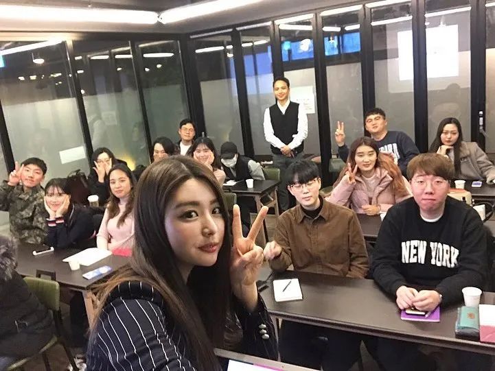 韩国美女赛车手郑宥娜_youna_郑宥娜汽车测评视频