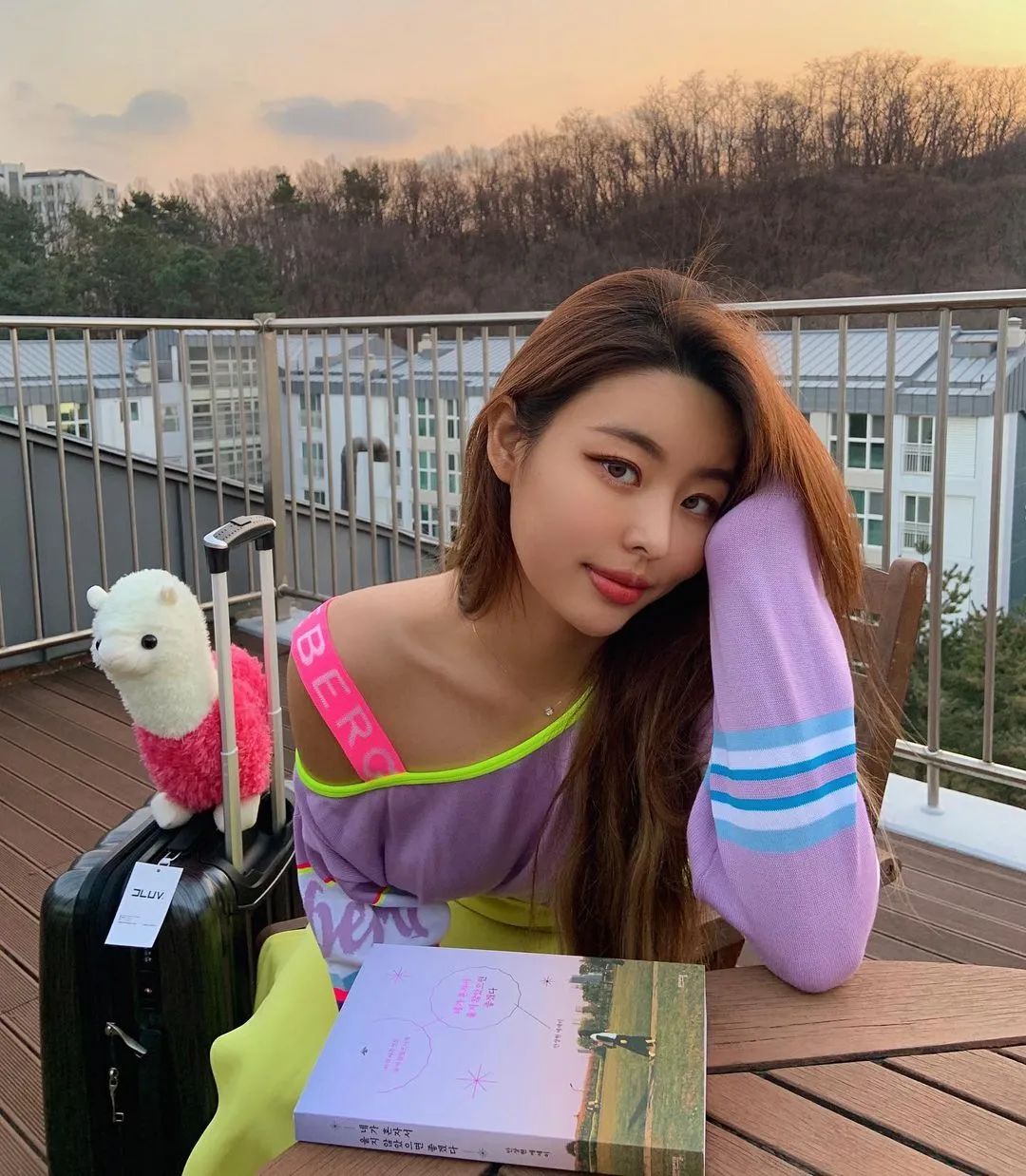 郑宥娜汽车测评视频_youna_韩国美女赛车手郑宥娜