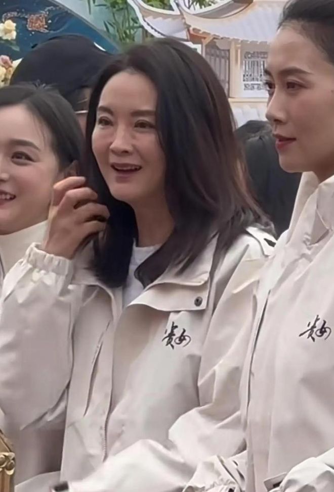 王艳温峥嵘对比_王艳王志才结婚照片_王艳婚姻生活