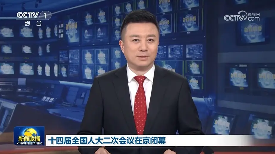 新闻直播间男主持_潘涛连续主持新闻联播新闻30分新闻直播间_52岁男主播潘涛一天主持三档节目