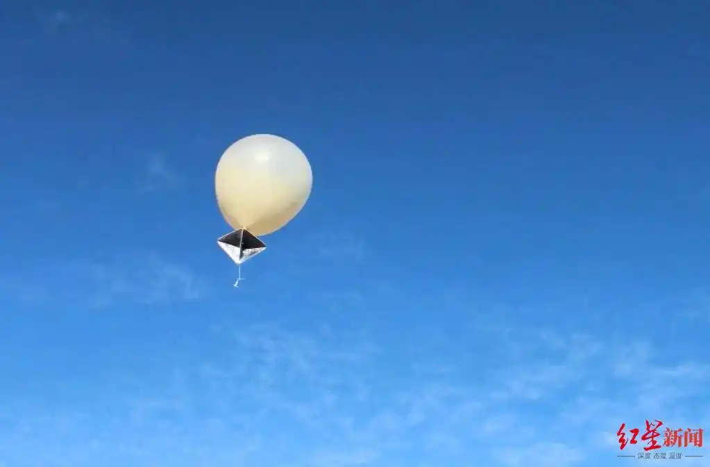 神秘绿色球体划过莫斯科上空_乌克兰上空不明飞行物气球 俄罗斯发射角反射器气球 摩尔多瓦领空关闭气球威胁