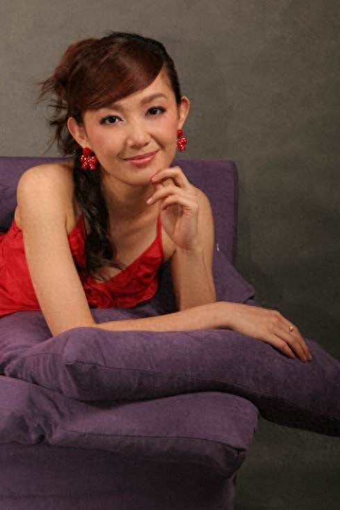 北京卫视最美的主持人，结婚多年很幸福，两个宝贝很可爱