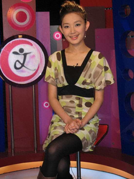北京卫视女主持人刘婧_刘婧宠物狗雪纳瑞哈士奇_北京卫视最美主播刘婧