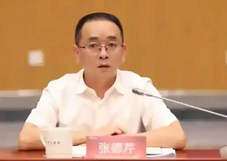 茅台集团人事调整 陈华任董事长_贵州茅台：董事长张德芹辞职_贵州茅台张德芹辞职 陈华接任董事长