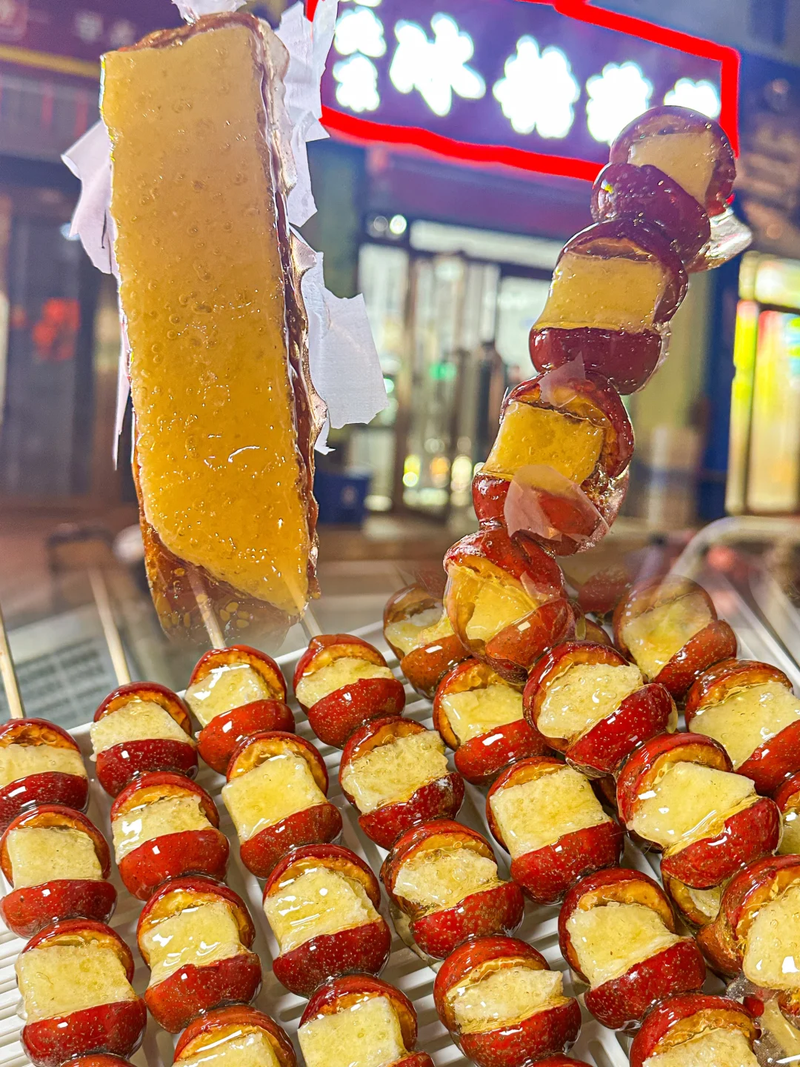 北方冰糖葫芦口感最佳_奶皮子糖葫芦爆火_一米糖葫芦特色品种