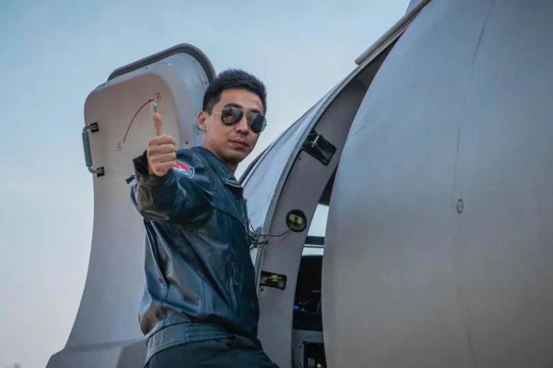 南部战区空军航空兵某师战史_大批轰-6k贴近台岛 专家解读_轰-6K飞行员执行远海任务