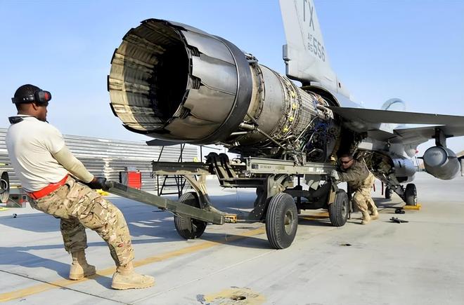 f16空战机动_F16战斗机性能特点_F16战机出口销售原因分析