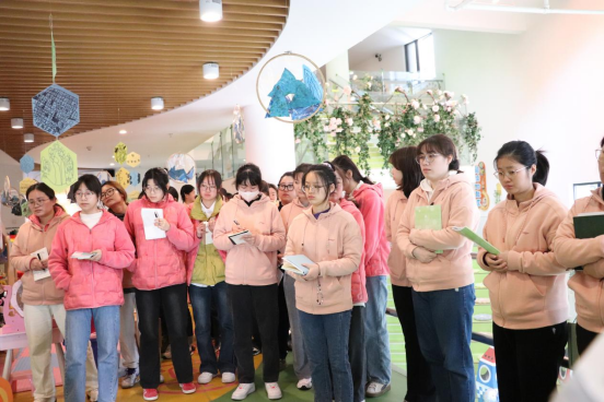 幼儿园环境创设观摩活动_幼儿园环境参观感想_幼儿主题墙环境设计