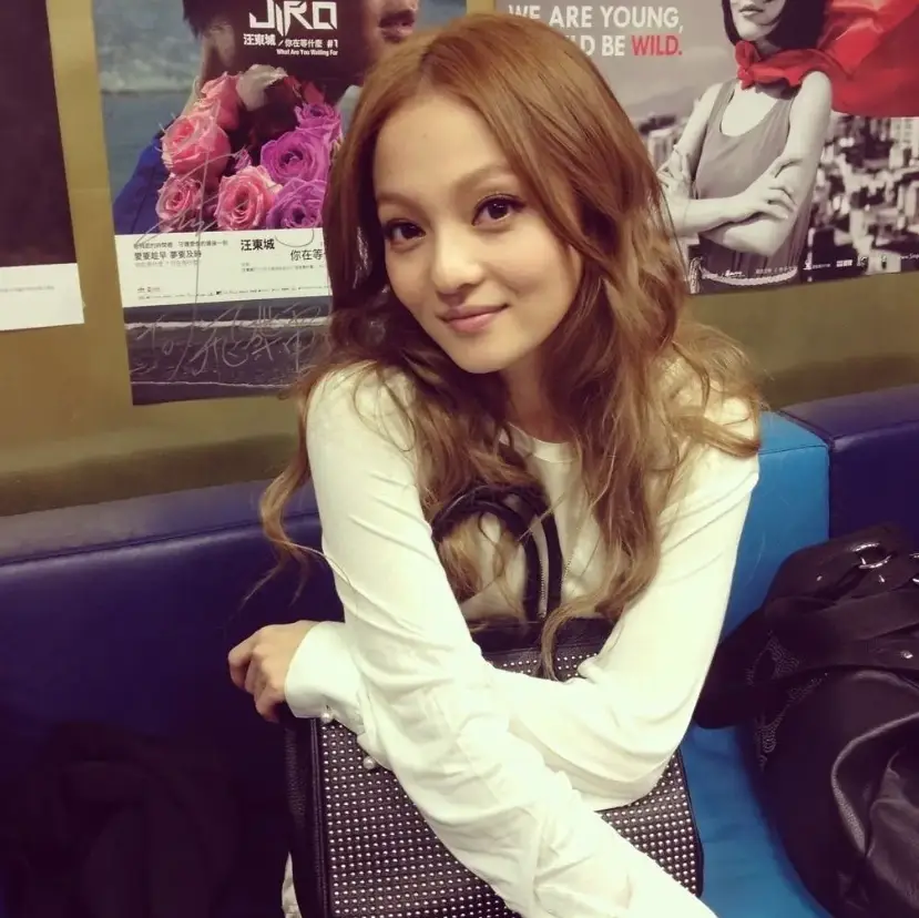 徐怀钰原生家庭经历_徐怀钰浪姐翻红机会_徐怀钰周洁琼合唱《踏浪》