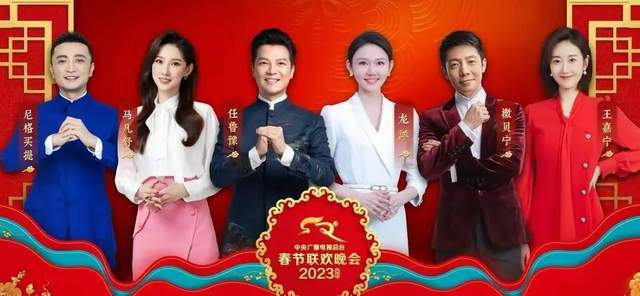 央视春晚微笑哥 19秒不眨眼 伴舞演员职业素养_春晚笑脸哥冉东升