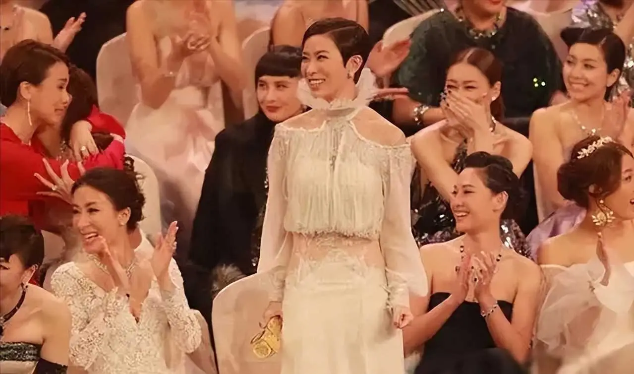 佘诗曼演艺生涯经历_佘诗曼:会照顾许绍雄家人_佘诗曼如何从新人成长为视后