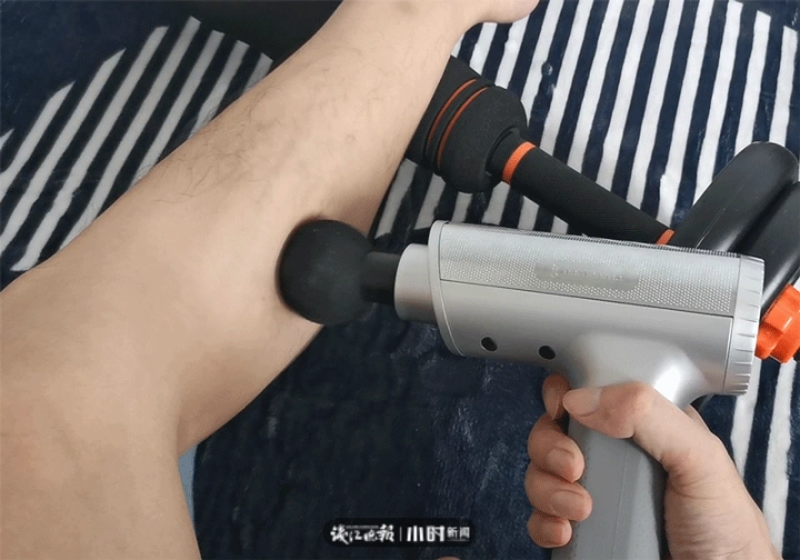 女子用筋膜枪按摩眼睛险失明_筋膜枪眼部使用危害_筋膜枪使用不当造成伤害