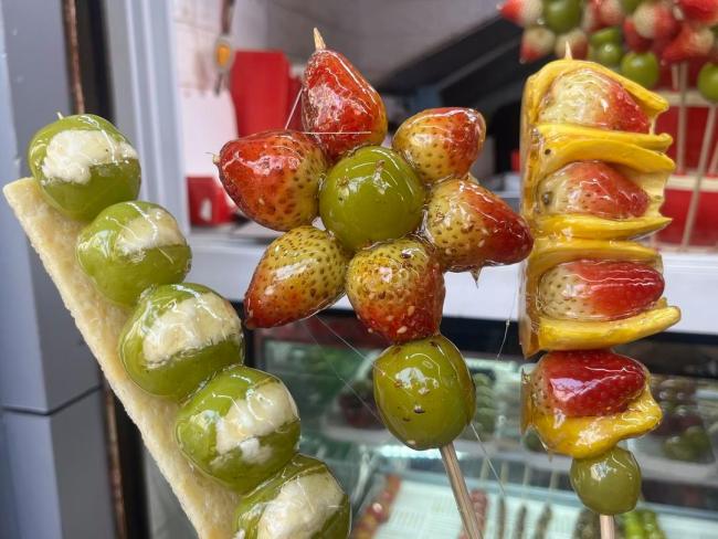 奶皮子糖葫芦卖到40元一串 网红小吃风靡一时